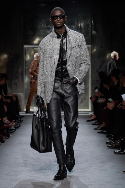 Look 26